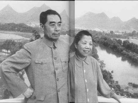 周恩來總理和鄧穎超(右) 周恩來總理和鄧穎超(右)