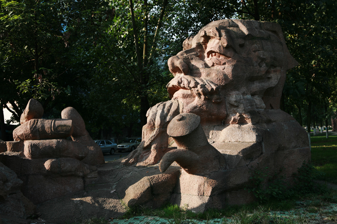德陽《名人園》內的“銅山三蘇”,作者羅平 德陽《名人園》內的“銅山三蘇”,作者羅平