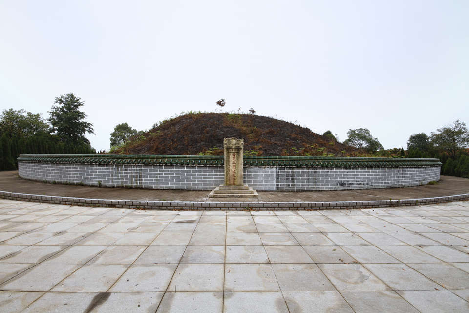 屈原墓 屈原墓
