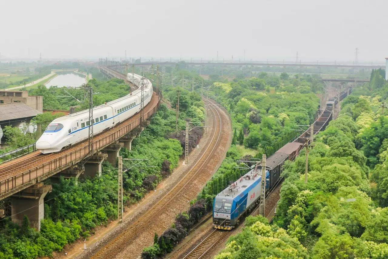京九鐵路與滬昆鐵路在向塘鎮交匯 京九鐵路與滬昆鐵路在向塘鎮交匯