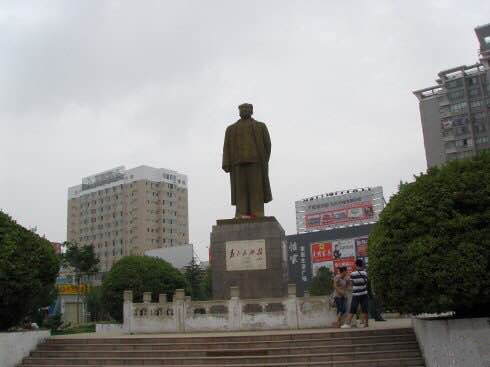 (梁園區)毛主席像廣場 (梁園區)毛主席像廣場