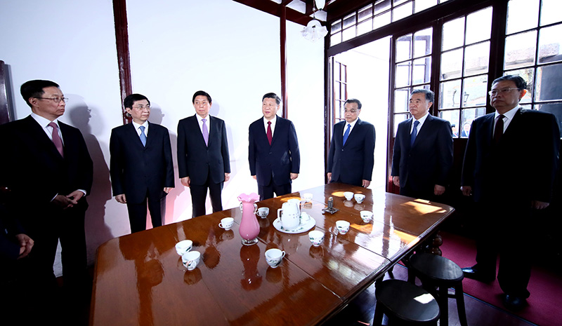 習近平等領導同志視察中共一大會址 習近平等領導同志視察中共一大會址