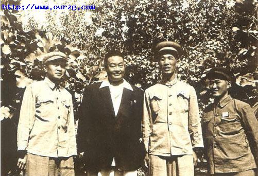 王恩茂和京劇大師程硯秋在喀什 王恩茂和京劇大師程硯秋在喀什