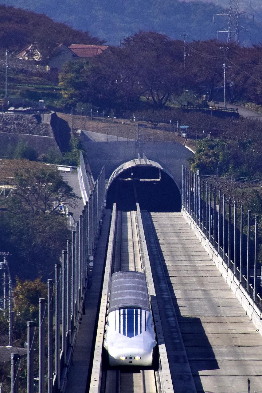 日本新幹線,磁懸浮列車 日本新幹線,磁懸浮列車