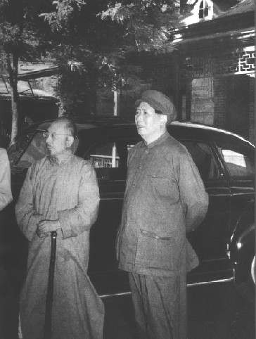 和柳亞子在一起(右) 和柳亞子在一起(右)