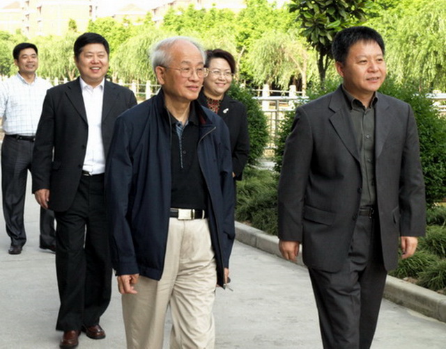 2009年5月,上海市副市長沈曉明、副市長翁鐵慧來校調研 2009年5月,上海市副市長沈曉明、副市長翁鐵慧來校調研