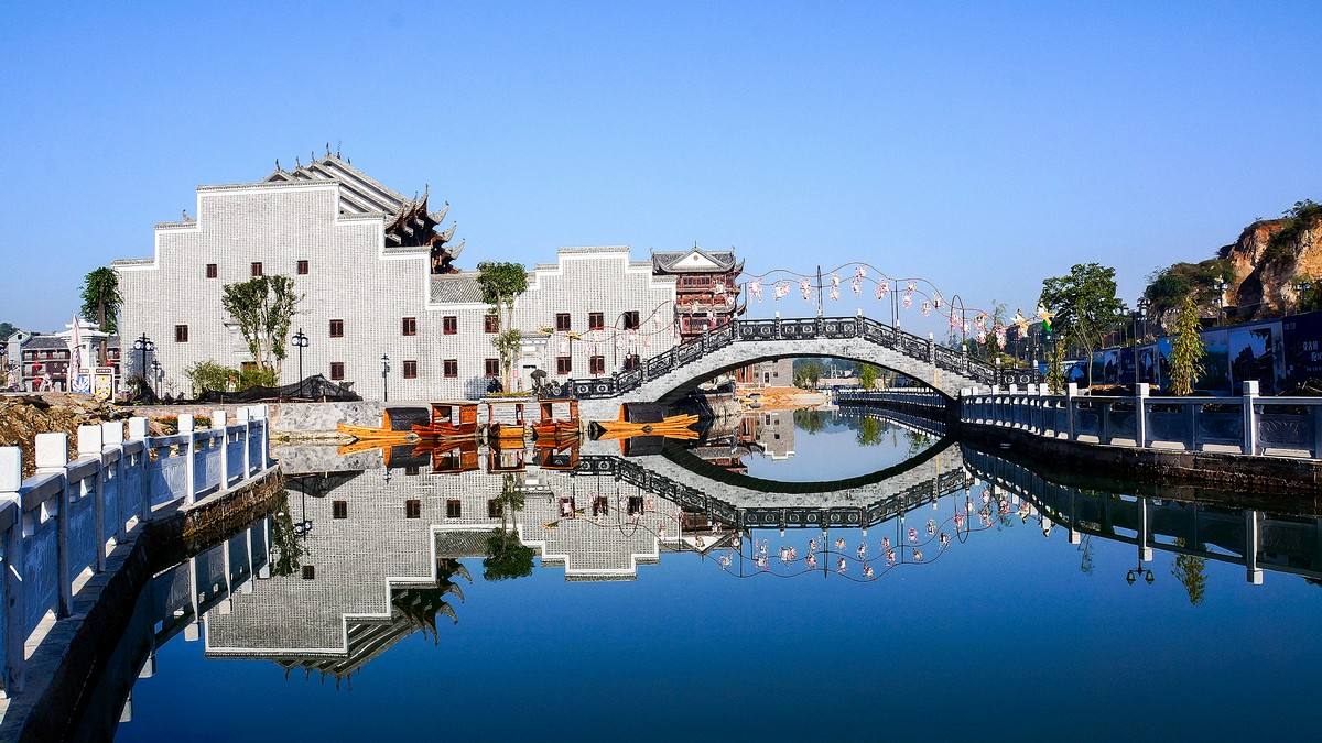 黔南布依族苗族自治州(黔南一般指本詞條) 黔南布依族苗族自治州(黔南一般指本詞條)