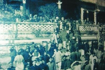 1911年的成都街頭抗議鐵路國有化的人群 1911年的成都街頭抗議鐵路國有化的人群