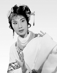 袁雪芬在越劇《西廂記》中飾演崔鶯鶯 袁雪芬在越劇《西廂記》中飾演崔鶯鶯