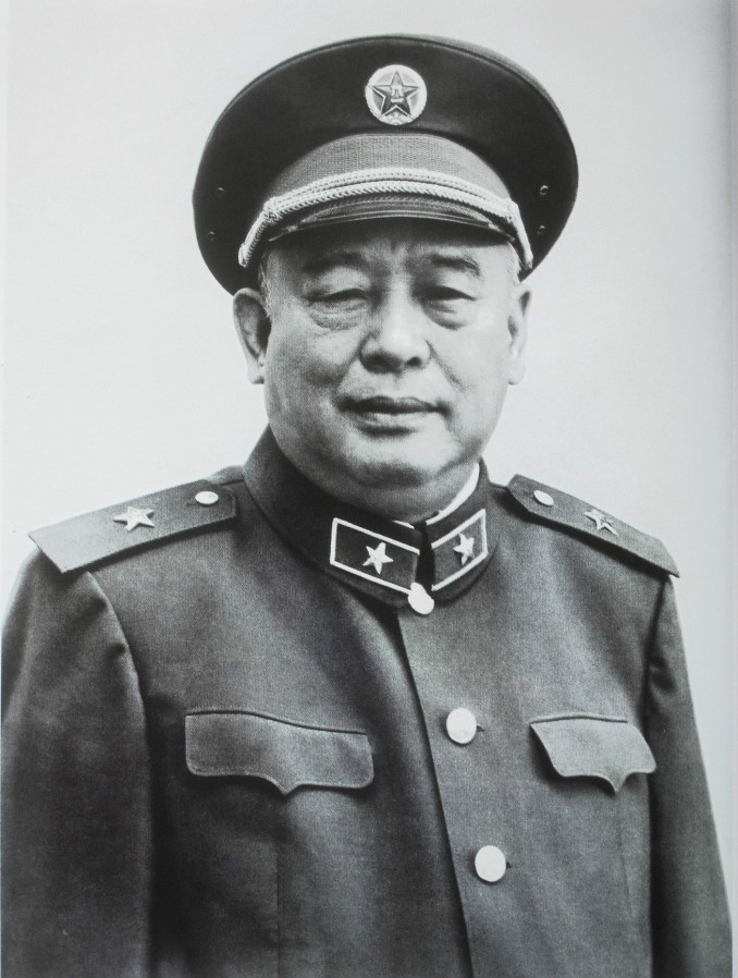 余秋里 余秋里