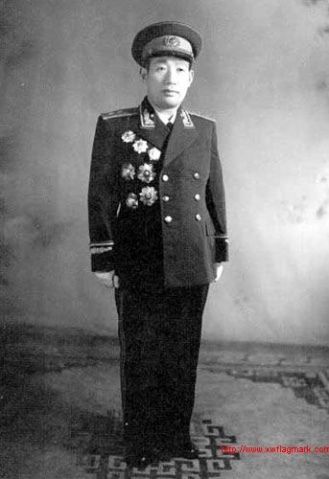 杜平全身像 杜平全身像