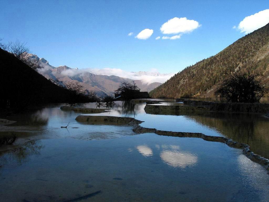 長白山下的河流 長白山下的河流
