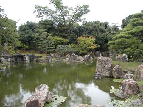garden 意為花園,菜園等。 garden 意為花園,菜園等。